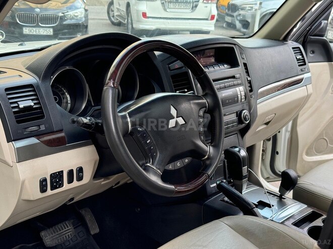 Mitsubishi Pajero 2010, 192,000 km - 3.5 л - Bakı