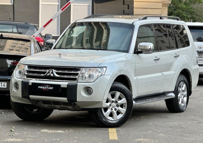 Mitsubishi Pajero 2010, 192,000 km - 3.5 л - Bakı
