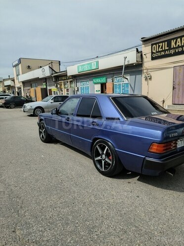 Mercedes 190 1992, 200,000 km - 2.3 l - Qusar