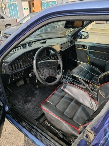 Mercedes 190 1992, 200,000 km - 2.3 l - Qusar