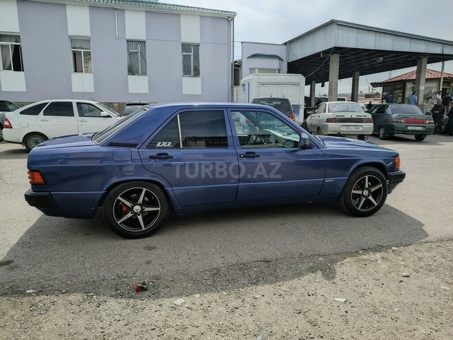 Mercedes 190 1992, 200,000 km - 2.3 l - Qusar