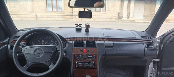Mercedes E 230 1997, 367,000 km - 2.3 l - Gəncə