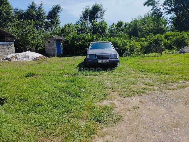 Mercedes E 250 1993, 350,000 km - 2.5 l - Astara
