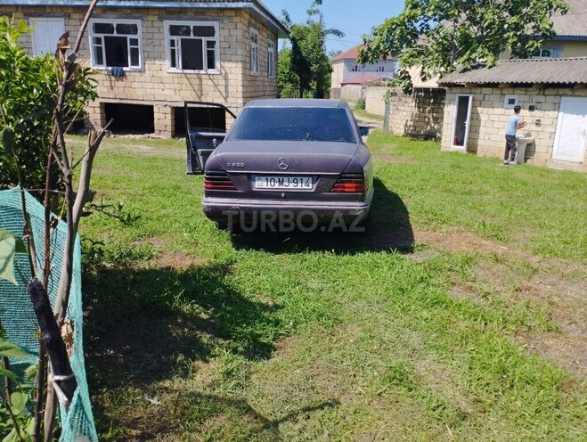 Mercedes E 250 1993, 350,000 km - 2.5 l - Astara