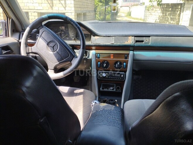 Mercedes E 250 1993, 350,000 km - 2.5 l - Astara