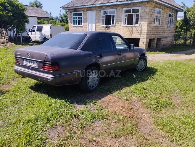 Mercedes E 250 1993, 350,000 km - 2.5 l - Astara