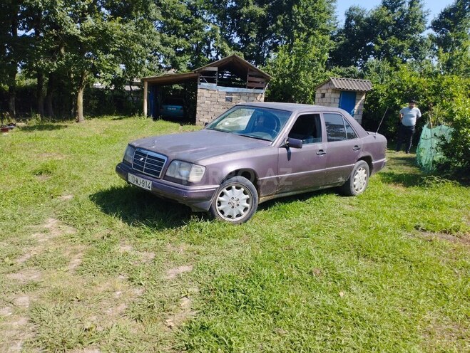 Mercedes E 250 1993, 350,000 km - 2.5 l - Astara