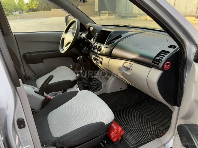 Mitsubishi L200 2013, 195,215 km - 2.5 l - Bakı
