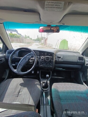 Volkswagen Golf 1993, 390,235 km - 1.9 l - Balakən