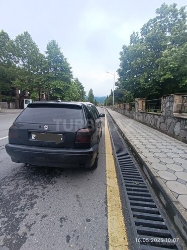 Volkswagen Golf 1993, 390,235 km - 1.9 l - Balakən