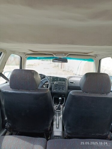 Volkswagen Golf 1993, 390,235 km - 1.9 l - Balakən