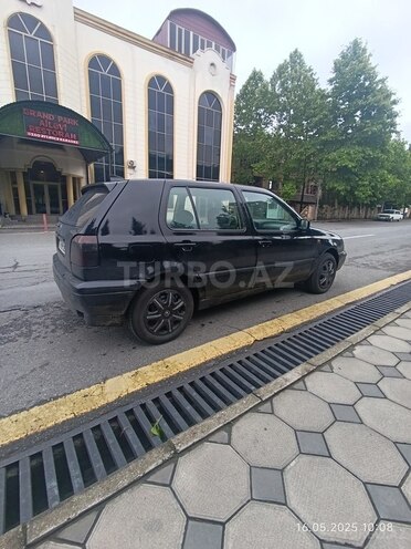 Volkswagen Golf 1993, 390,235 km - 1.9 l - Balakən