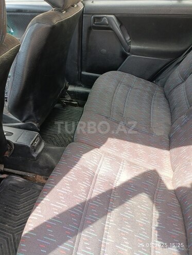 Volkswagen Golf 1993, 390,235 km - 1.9 l - Balakən