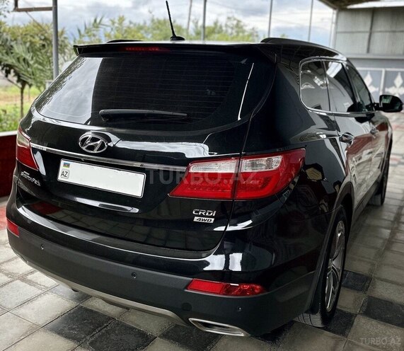 Hyundai Grand Santa Fe-2
