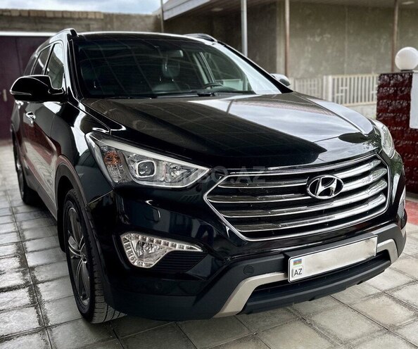 Hyundai Grand Santa Fe-1
