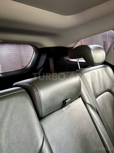 Hyundai Grand Santa Fe-4