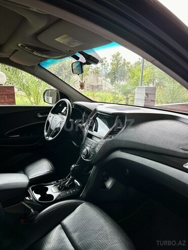 Hyundai Grand Santa Fe-5