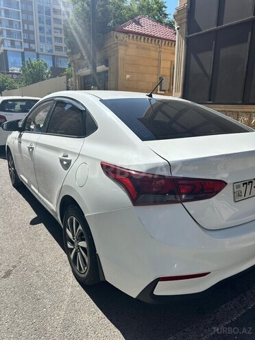 Hyundai Accent 2018, 240,000 km - 1.6 л - Bakı
