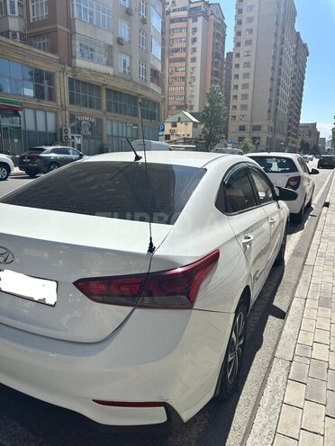 Hyundai Accent 2018, 240,000 km - 1.6 л - Bakı