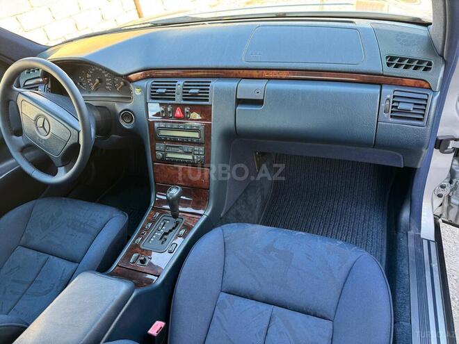 Mercedes E 240 1998, 193,500 km - 2.4 l - Sumqayıt