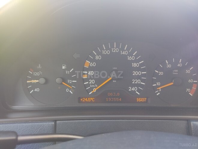 Mercedes E 240 1998, 193,500 km - 2.4 l - Sumqayıt