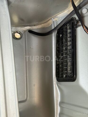 Mercedes E 240 1998, 193,500 km - 2.4 l - Sumqayıt