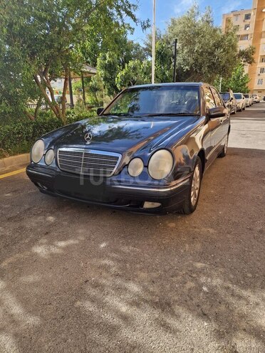 Mercedes E 240-2