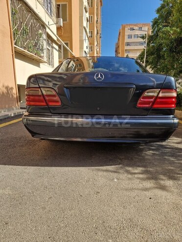 Mercedes E 240-5
