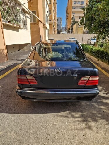 Mercedes E 240-6