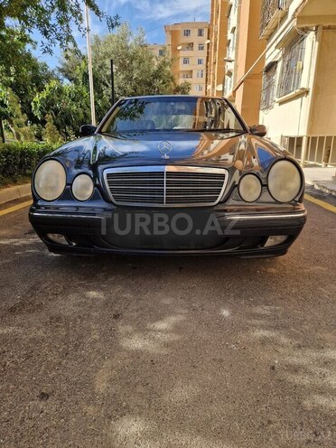 Mercedes E 240-1