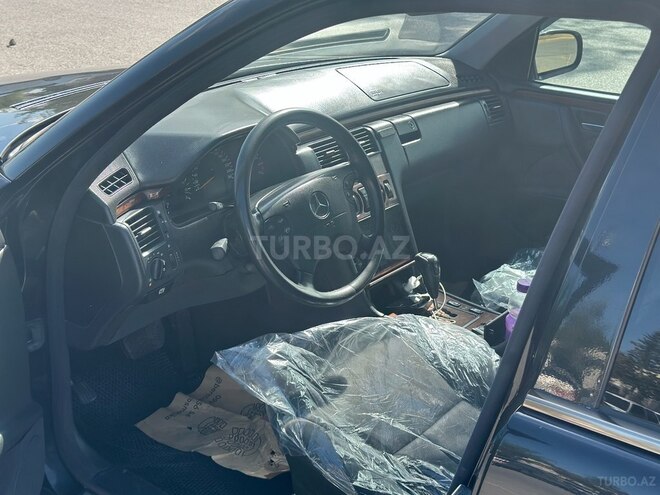 Mercedes E 200 2001, 310,000 km - 2.0 l - Bakı