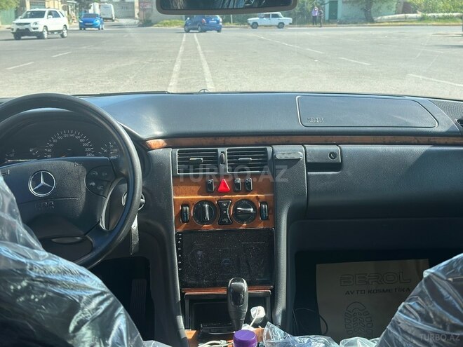 Mercedes E 200 2001, 310,000 km - 2.0 l - Bakı