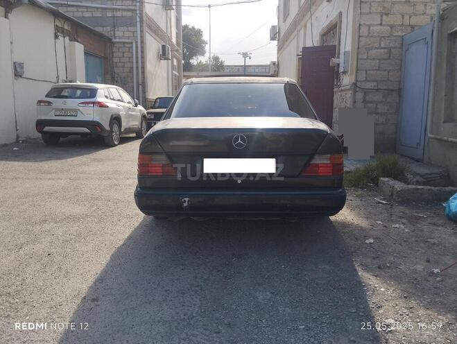 Mercedes E 200 1993, 254,102 km - 2.0 л - Bərdə