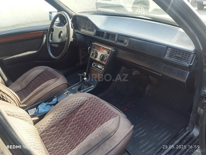Mercedes E 200 1993, 254,102 km - 2.0 л - Bərdə