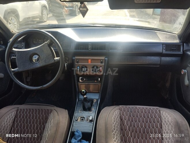 Mercedes E 200 1993, 254,102 km - 2.0 л - Bərdə