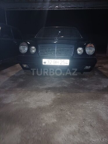 Mercedes E 230 1995, 230,000 km - 2.3 l - Naftalan