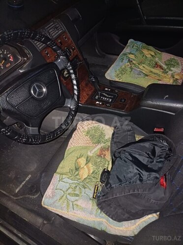 Mercedes E 230 1995, 230,000 km - 2.3 l - Naftalan