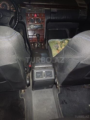 Mercedes E 230 1995, 230,000 km - 2.3 l - Naftalan