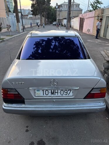 Mercedes E 200 1994, 300,000 km - 2.0 l - Gəncə