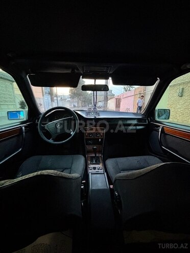 Mercedes E 200 1994, 300,000 km - 2.0 l - Gəncə