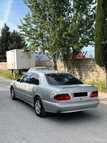 Mercedes E 220 d 1999, 290,000 km - 2.2 л - Bakı