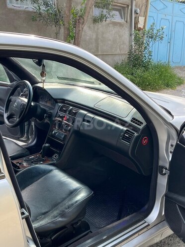 Mercedes E 220 d 1999, 290,000 km - 2.2 л - Bakı