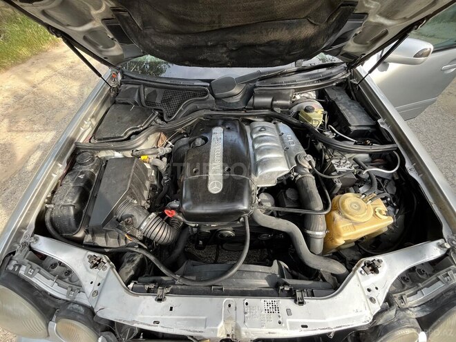 Mercedes E 220 d 1999, 290,000 km - 2.2 л - Bakı