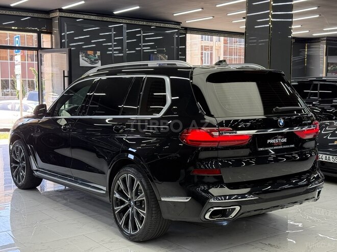 BMW X7-4