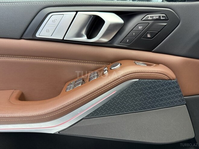 BMW X7-11