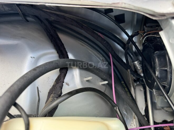 Mercedes E 200 1999, 256,000 km - 2.0 l - Bakı