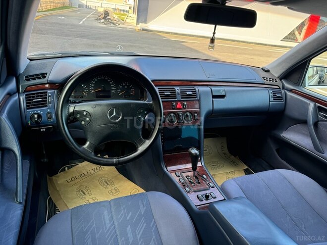 Mercedes E 200 1999, 256,000 km - 2.0 l - Bakı