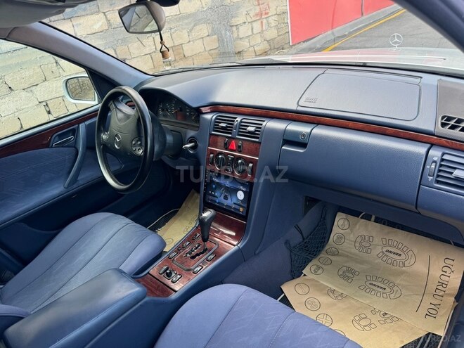 Mercedes E 200 1999, 256,000 km - 2.0 l - Bakı