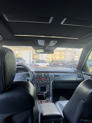 Mercedes E 240 2000, 123,456 km - 2.6 l - Bakı