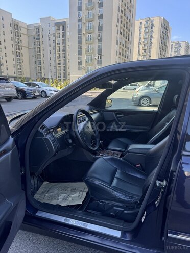 Mercedes E 240 2000, 123,456 km - 2.6 l - Bakı